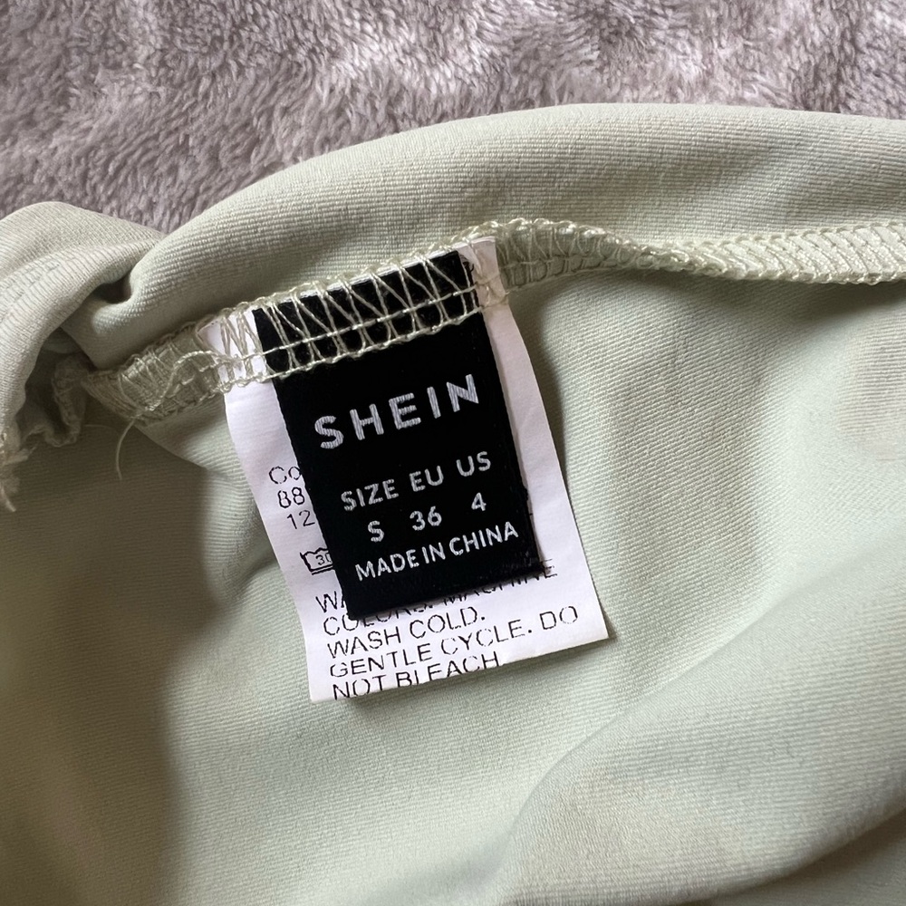 Pastel green cropped tank top - Picture 3 of 3